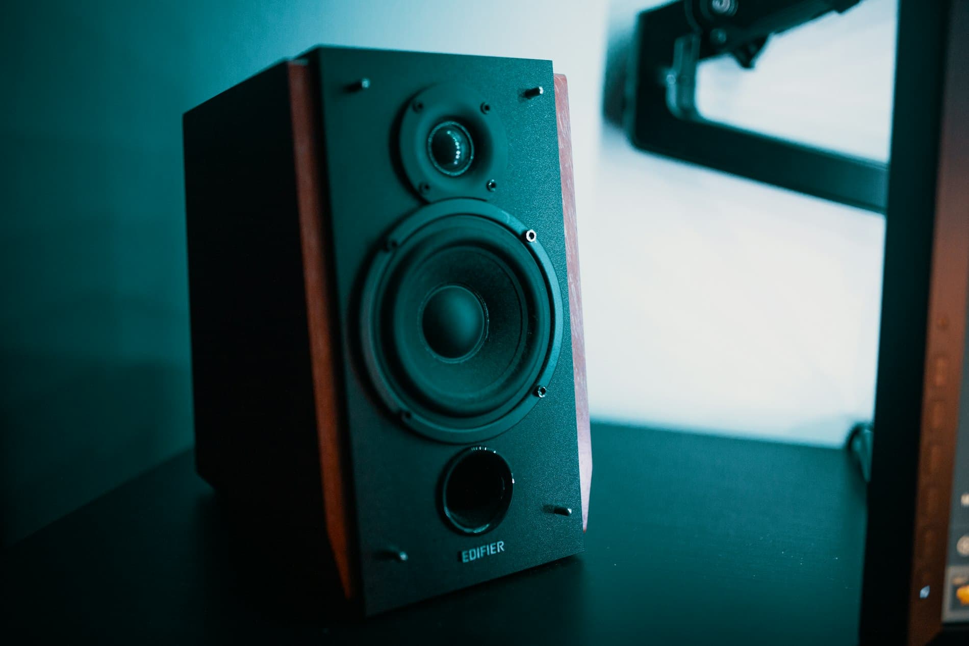 Home audio speaker